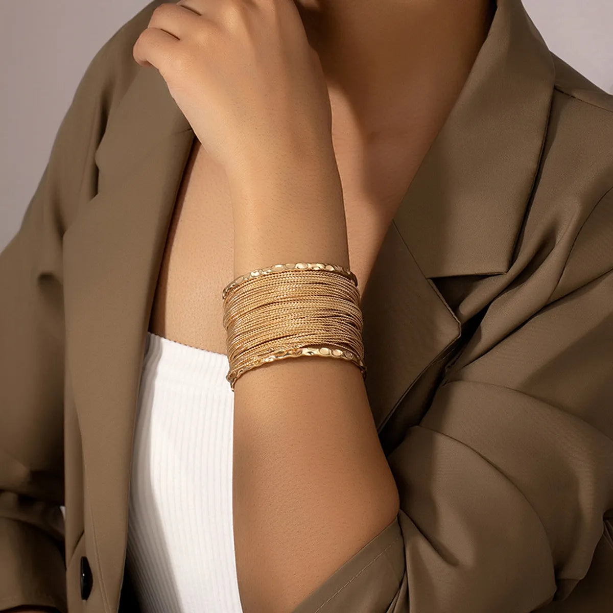 Commute Solid Color Gold Plated Metal Wholesale Bangle