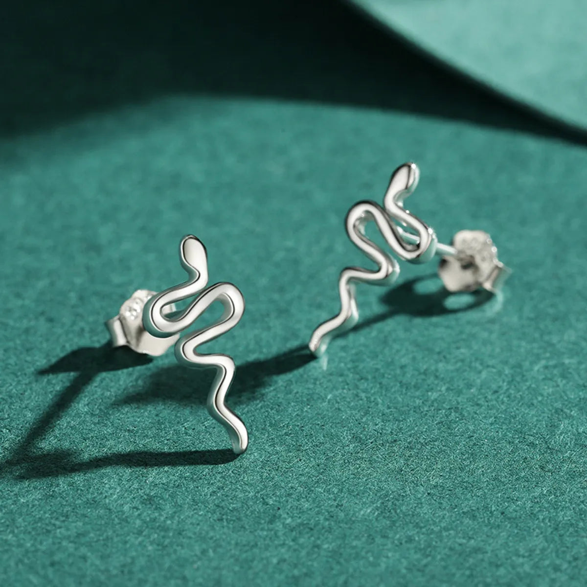 1 Pair Cool Style Snake Polishing Silver Ear Studs