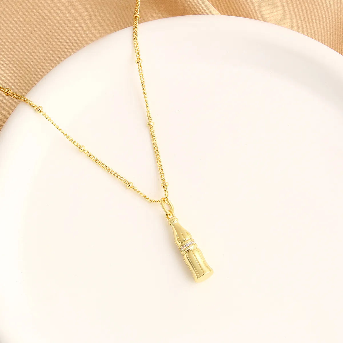 Copper 18K Gold Plated Basic Simple Style Commute Plating Inlay Dog Moon Bottle Zircon Pendant Necklace