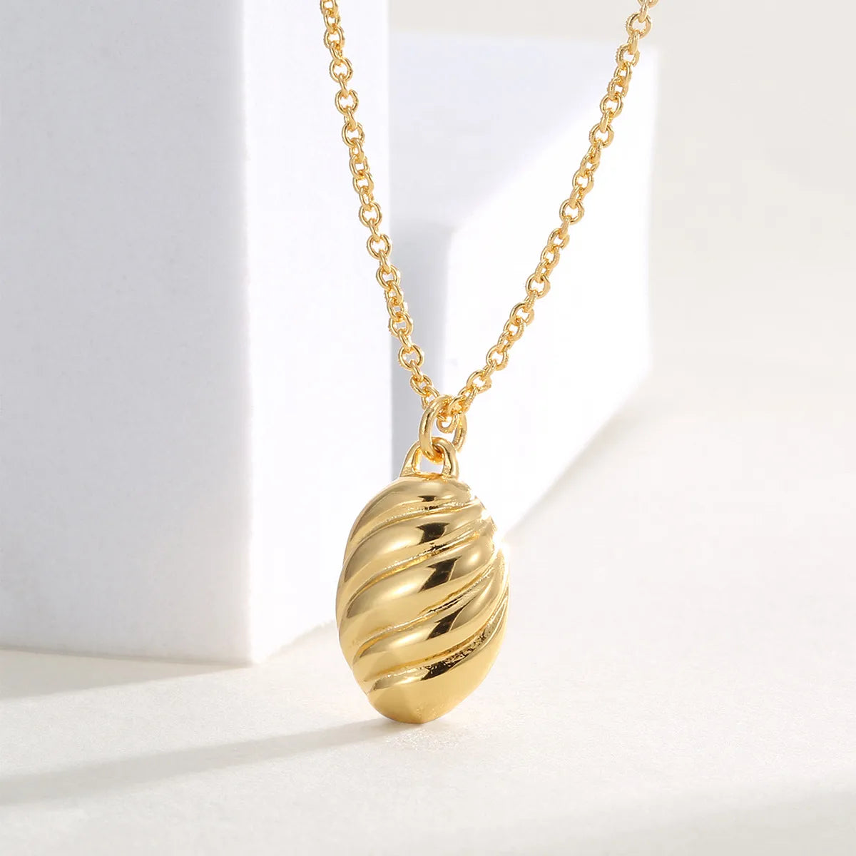 Copper 18K Gold Plated Oval Pendant Necklace