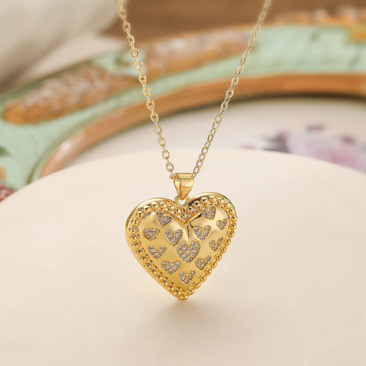 Copper 18K Gold Plated Retro Simple Style Commute Hollow Out Inlay Heart Shape Zircon Pendant Necklace