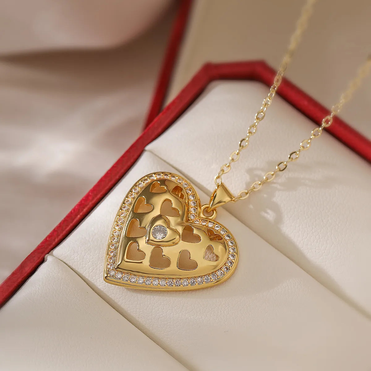 Copper 18K Gold Plated Retro Simple Style Commute Hollow Out Inlay Heart Shape Zircon Pendant Necklace