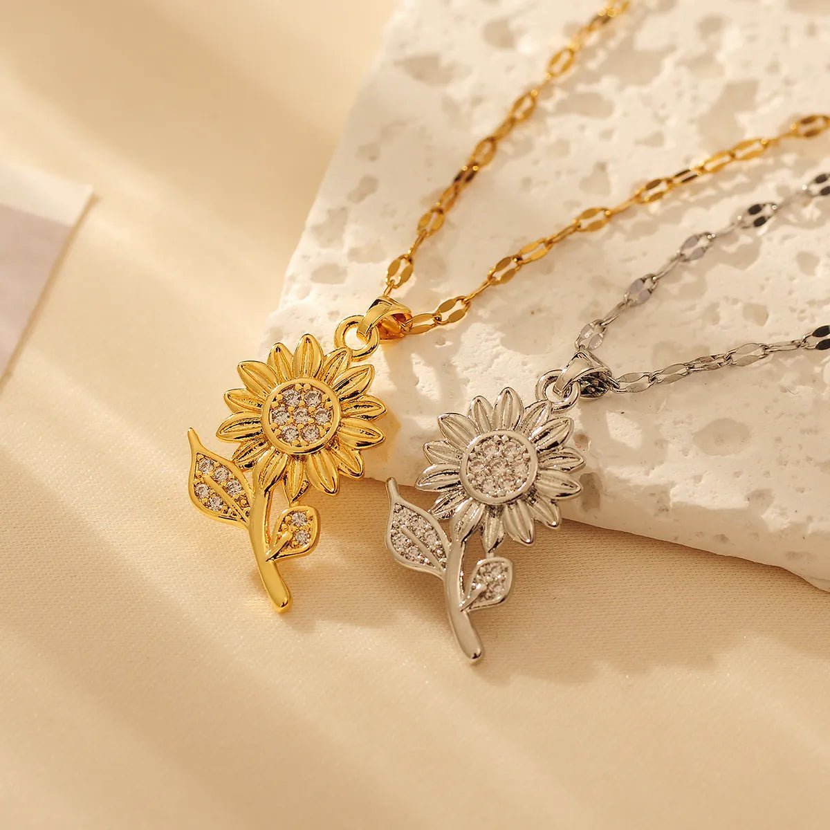 Copper 18K Gold Plated Simple Style Classic Style Sunflower Inlay Zircon Pendant Necklace