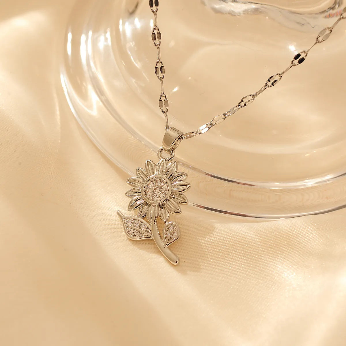 Copper 18K Gold Plated Simple Style Classic Style Sunflower Inlay Zircon Pendant Necklace