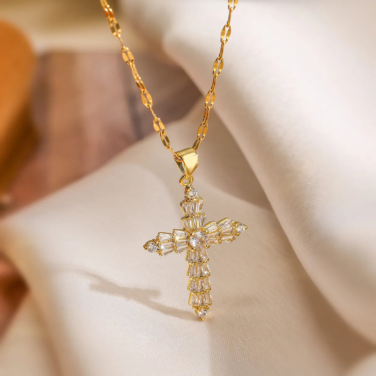 Copper 18K Gold Plated Simple Style Commute Inlay Cross Zircon Pendant Necklace