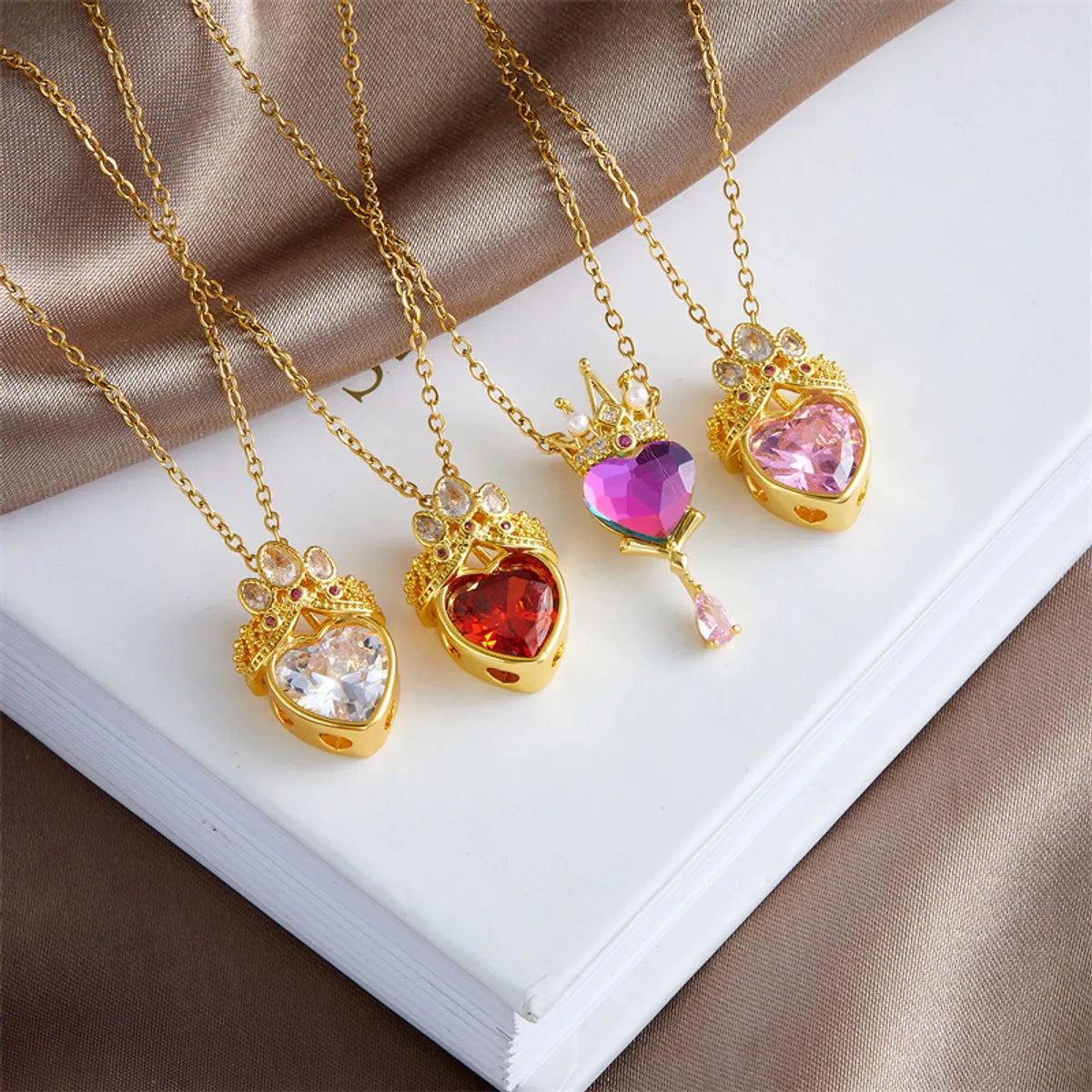 Copper Gold Plated Classic Style Plating Heart Shape Crown Pendant Necklace