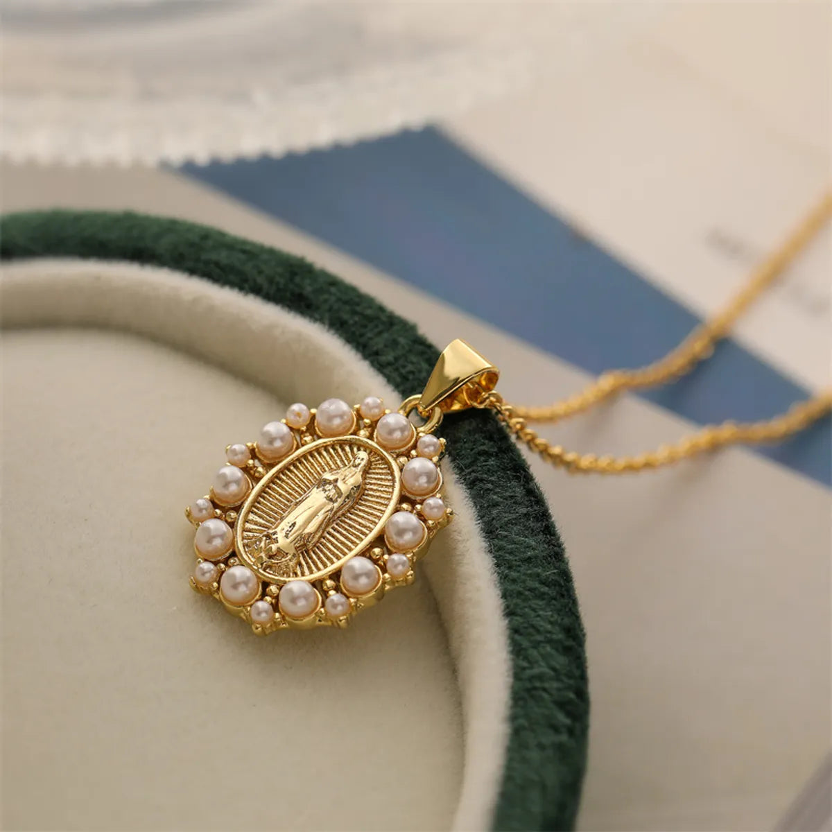 Copper Simple Style Plating Inlay Human Oval Pearl Zircon Pendant Necklace