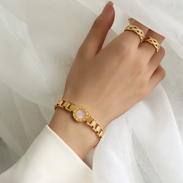 Couple Shell Bracelet With Roman Numerals Watch Plate In Titanium Steel With Geometric Design For Women