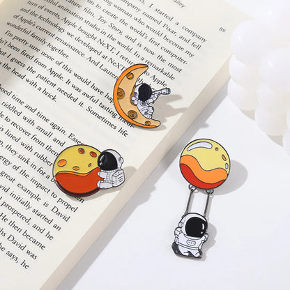 Creative Cartoon Aerospace Series Astronaut Planet Alloy Brooch