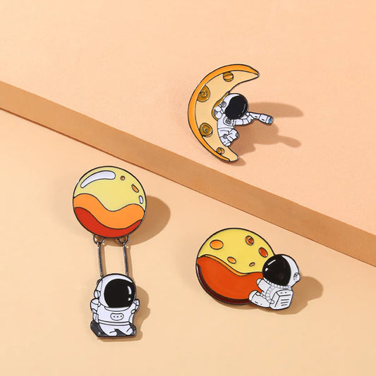 Creative Cartoon Aerospace Series Astronaut Planet Alloy Brooch