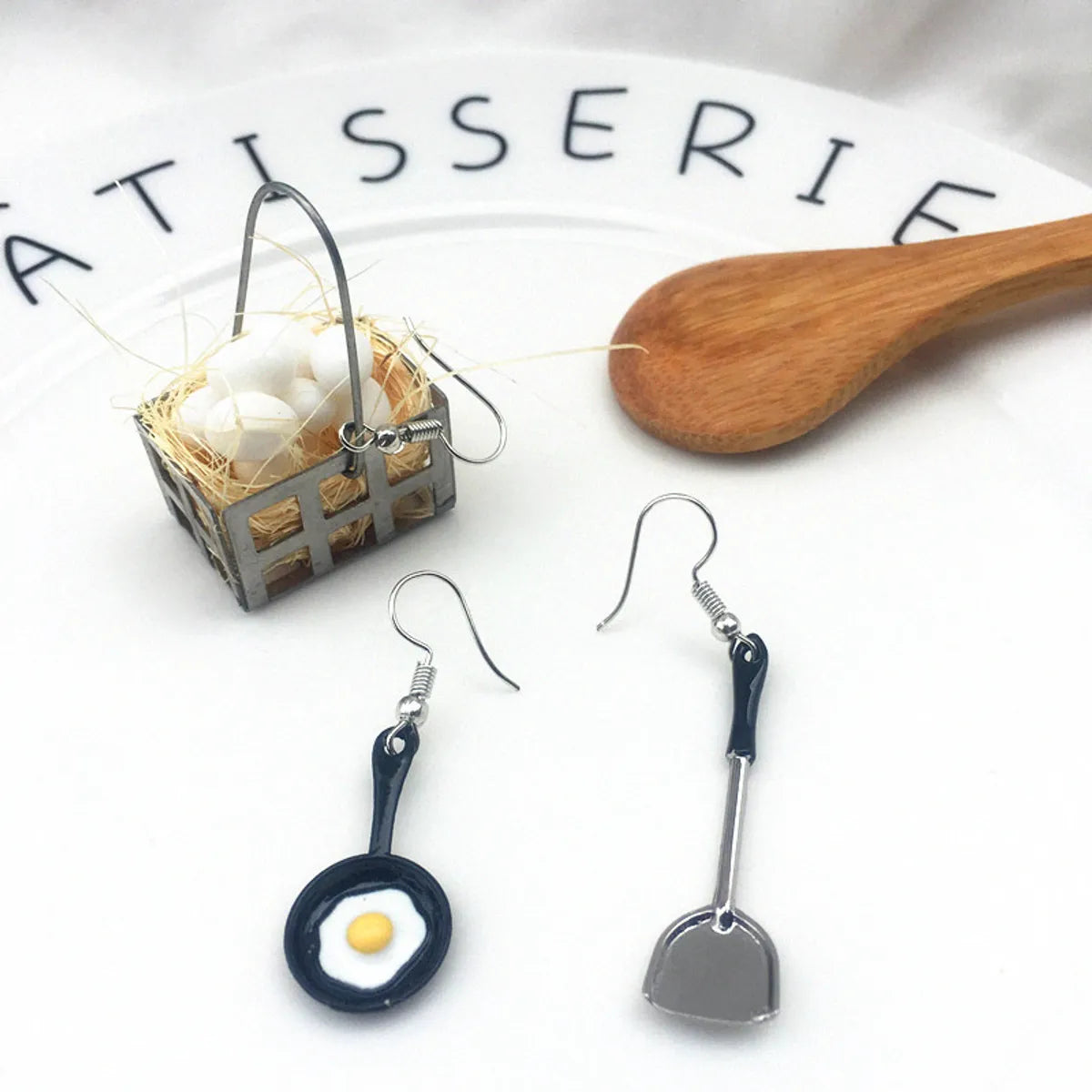 Creative Egg Basket Spatula Flat Bottom Omelette Exaggerated Fun Asymmetric Earrings