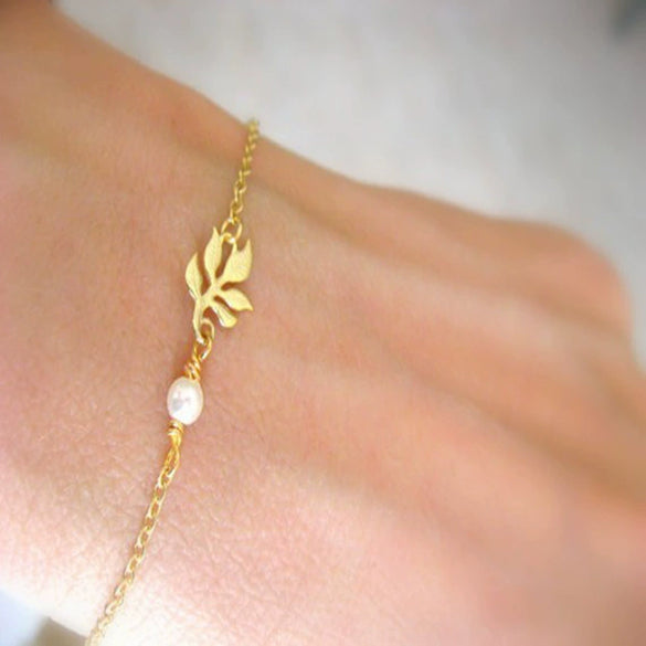 Creative Fashion Hollow Leaf Pearl Bracelet For Women Alloy Electroplated Leaves Chain Bracelet