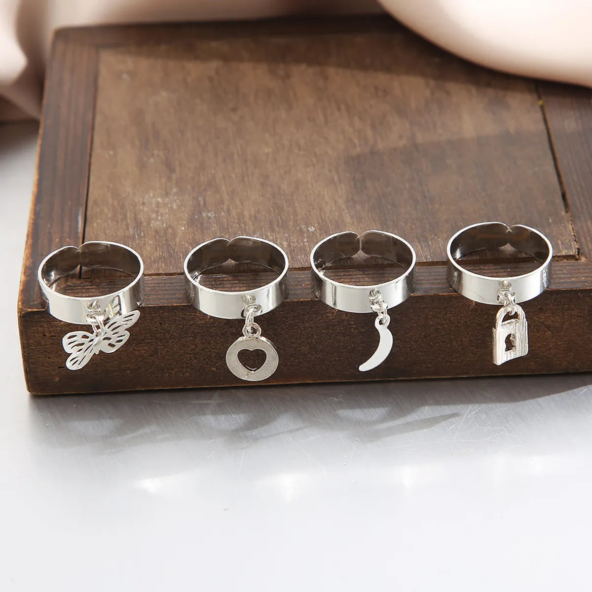 Creative New Butterfly Lock Heart Ring Female Metal Knuckle Ring Set