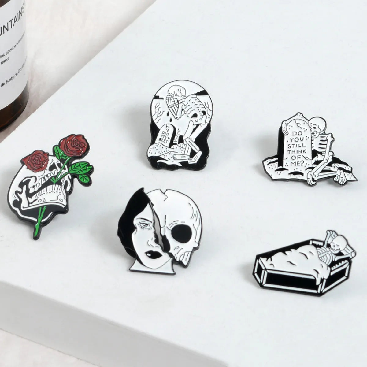 Creative Retro Skull Tombstone Skeleton Coffin Alloy Drip Oil Brooch