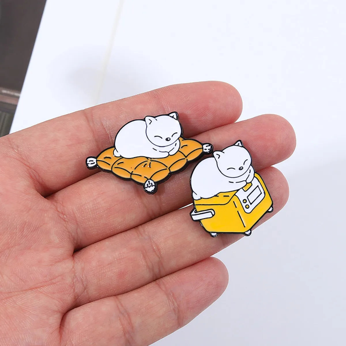 Cute Cat Alloy Stoving Varnish Brooches