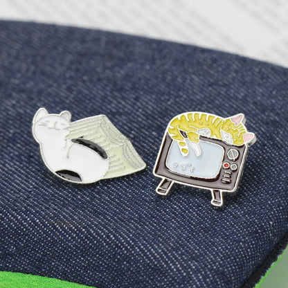 Cute Creative Pose Kitten Basket Brooch Cartoon Badge Brooch