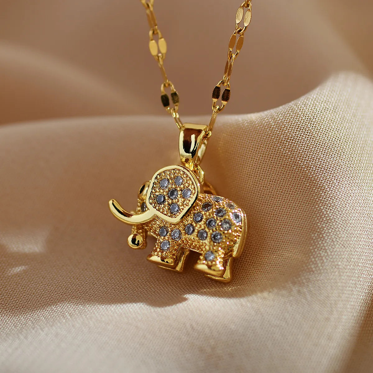 Cute Elephant Titanium Steel Copper Plating Inlay Zircon Gold Plated Pendant Necklace