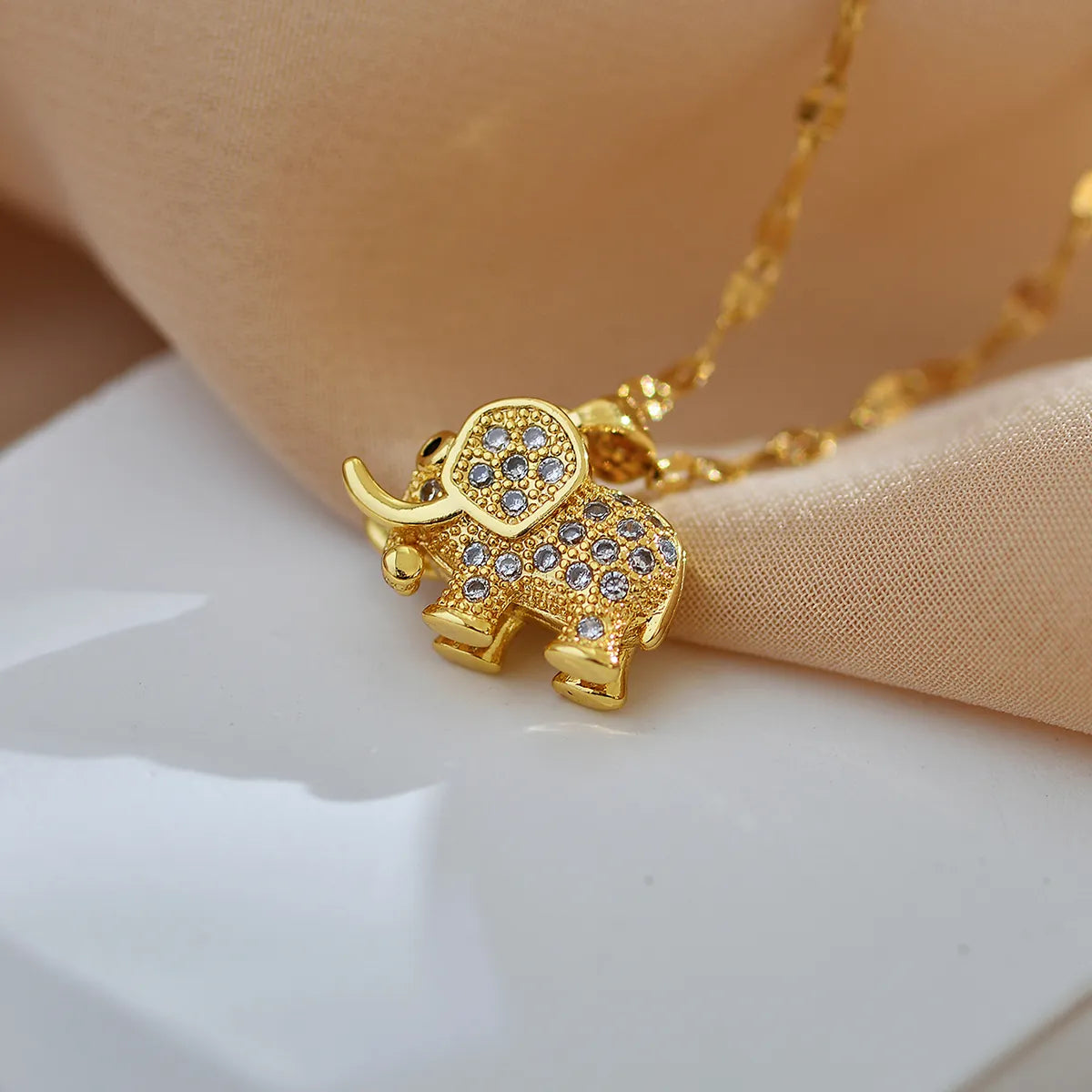 Cute Elephant Titanium Steel Copper Plating Inlay Zircon Gold Plated Pendant Necklace