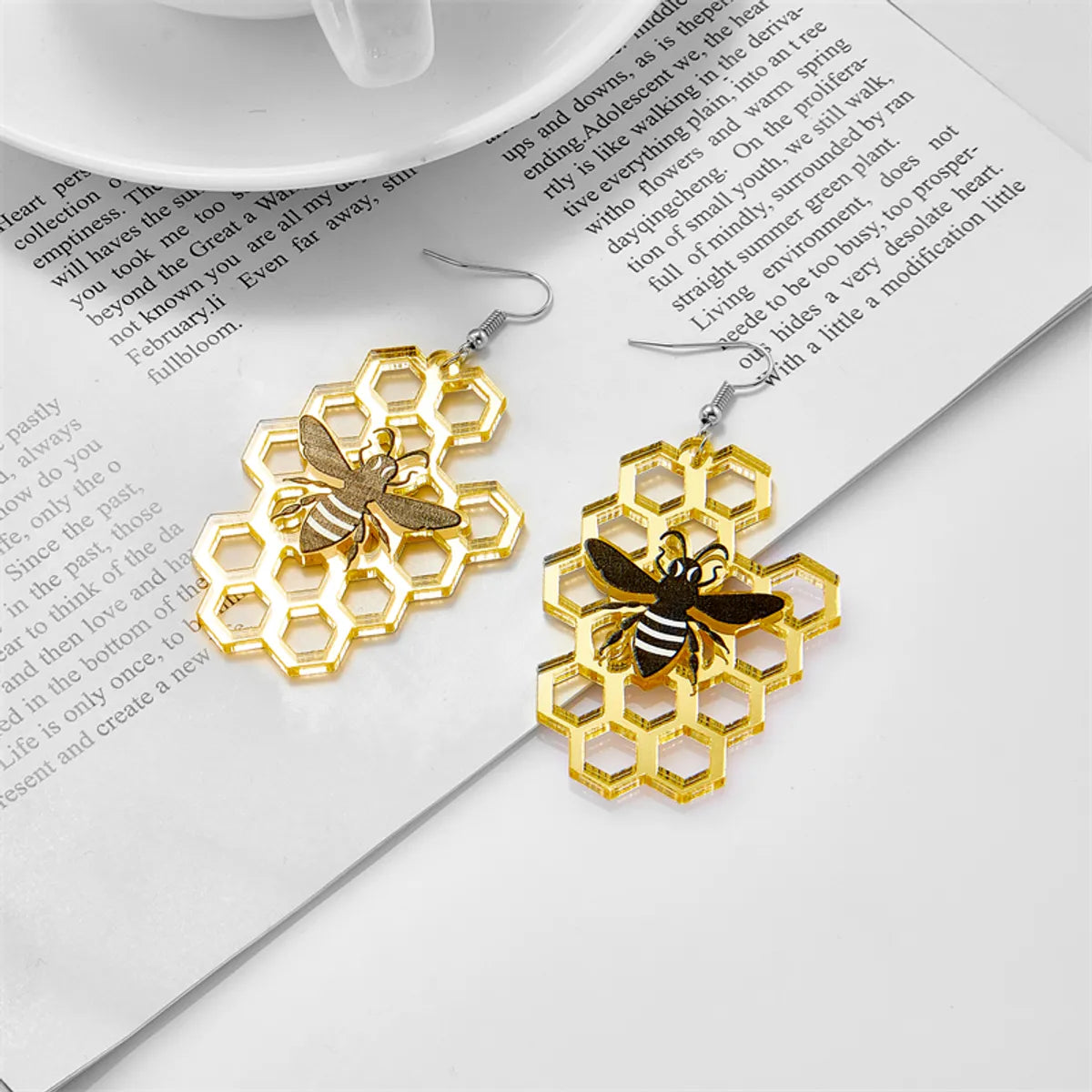 Cute Honeycomb Bee Arylic Transparent Hollow Out Women's Dangling Earrings 1 Pair