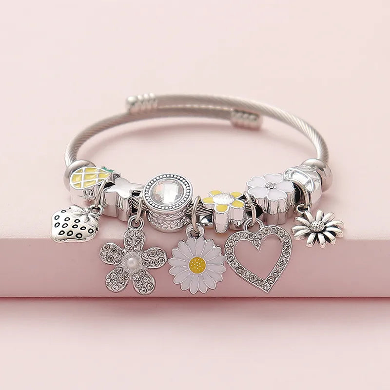 Cute Lady Sweet Heart Shape Strawberry Daisy Rhinestones Alloy Copper Wholesale Bangle