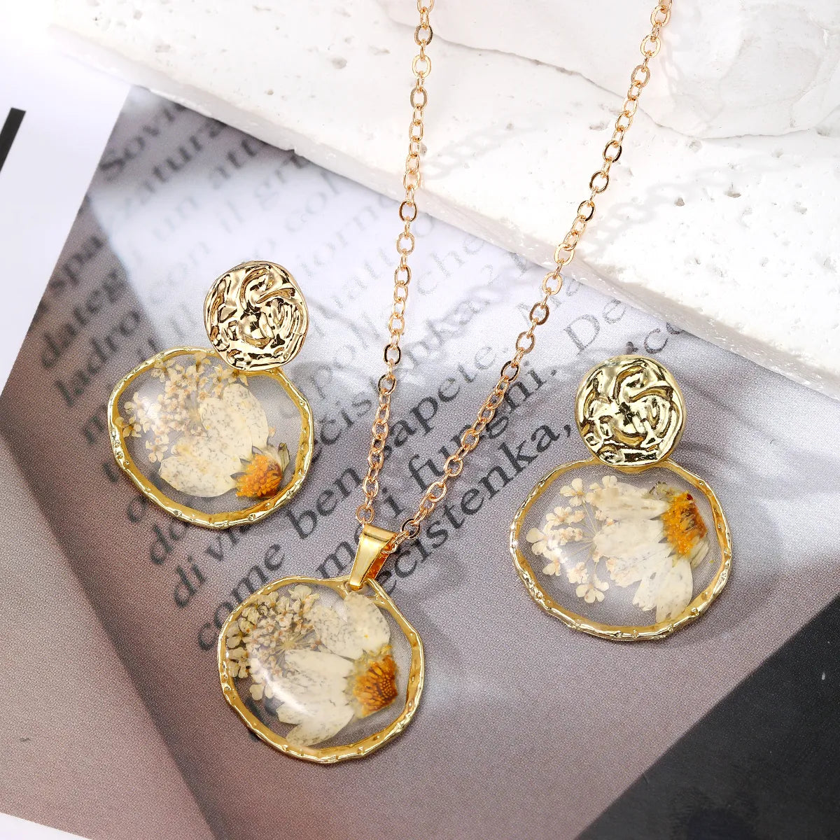 Cute Pastoral Simple Style Flower Daisy Alloy Epoxy Inlay Resin Women'S Earrings Necklace