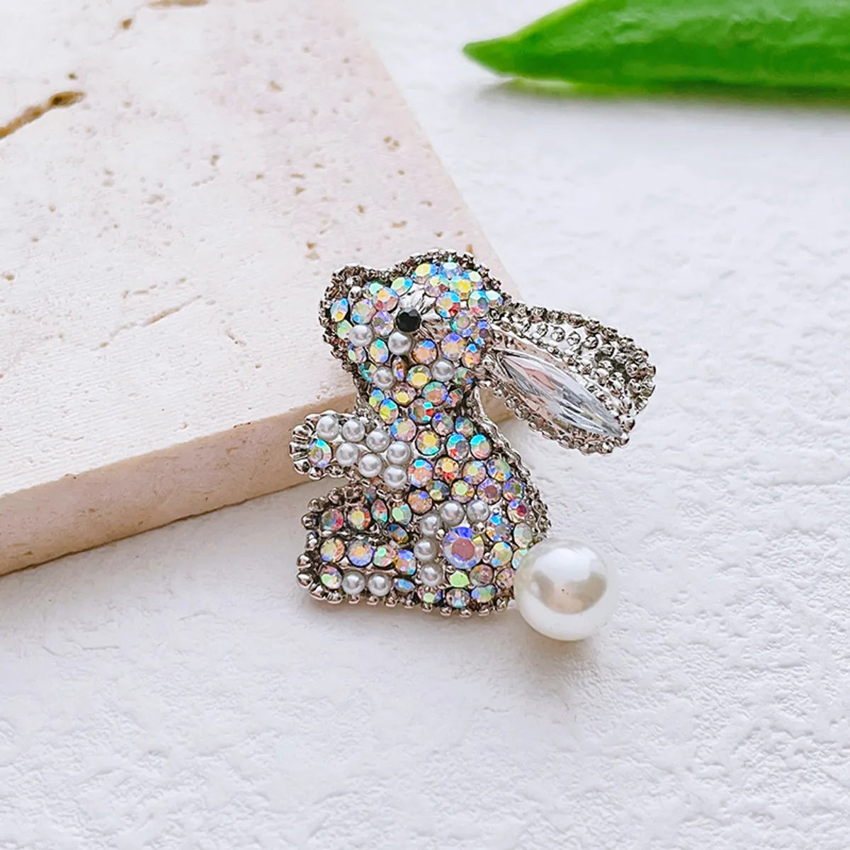 Cute Rabbit Alloy Inlay Artificial Pearls Rhinestones Women'S Brooches