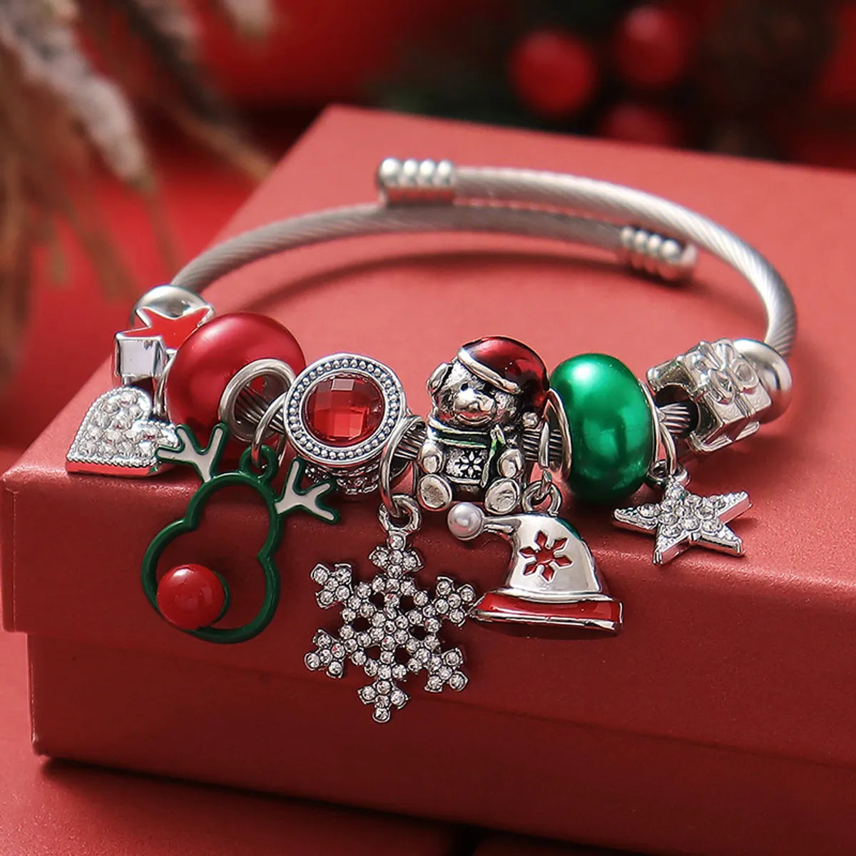 Cute Sweet Christmas Hat Gift Box Snowflake Rhinestones Alloy Titanium Steel Wholesale Bangle