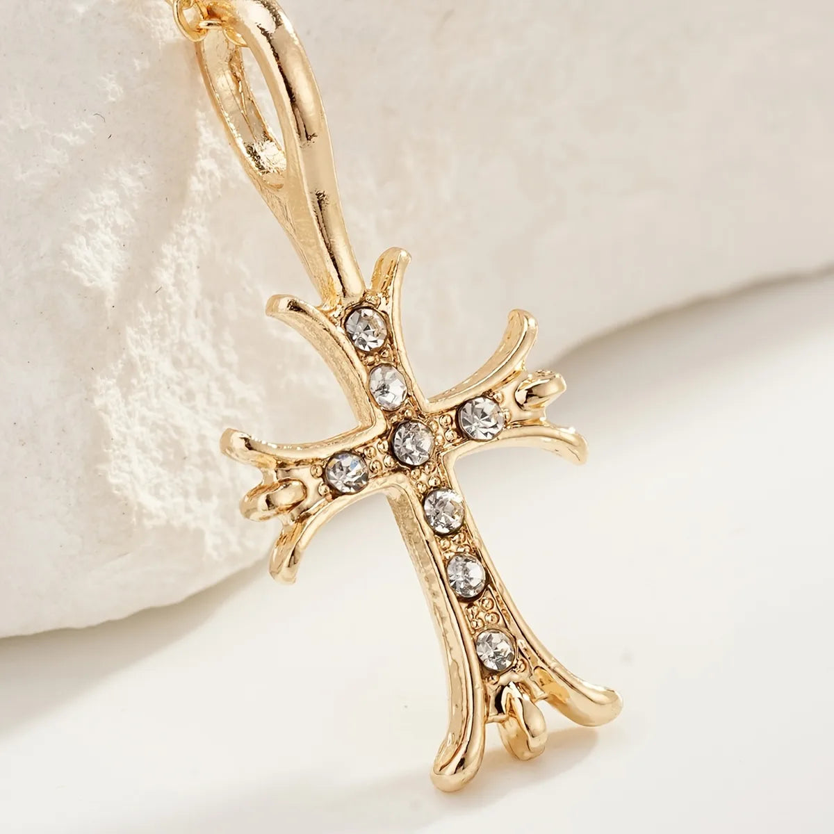 Cute Vacation Classic Style Cross Gold Plated Rhinestones Alloy Zinc Alloy Wholesale Pendant Necklace