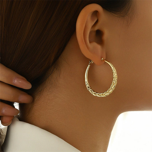 Electroplated Alloy Geometric Round Hoop Earrings With Exaggerated Statement Design Fashionable Niche Style And Light Luxury Appeal