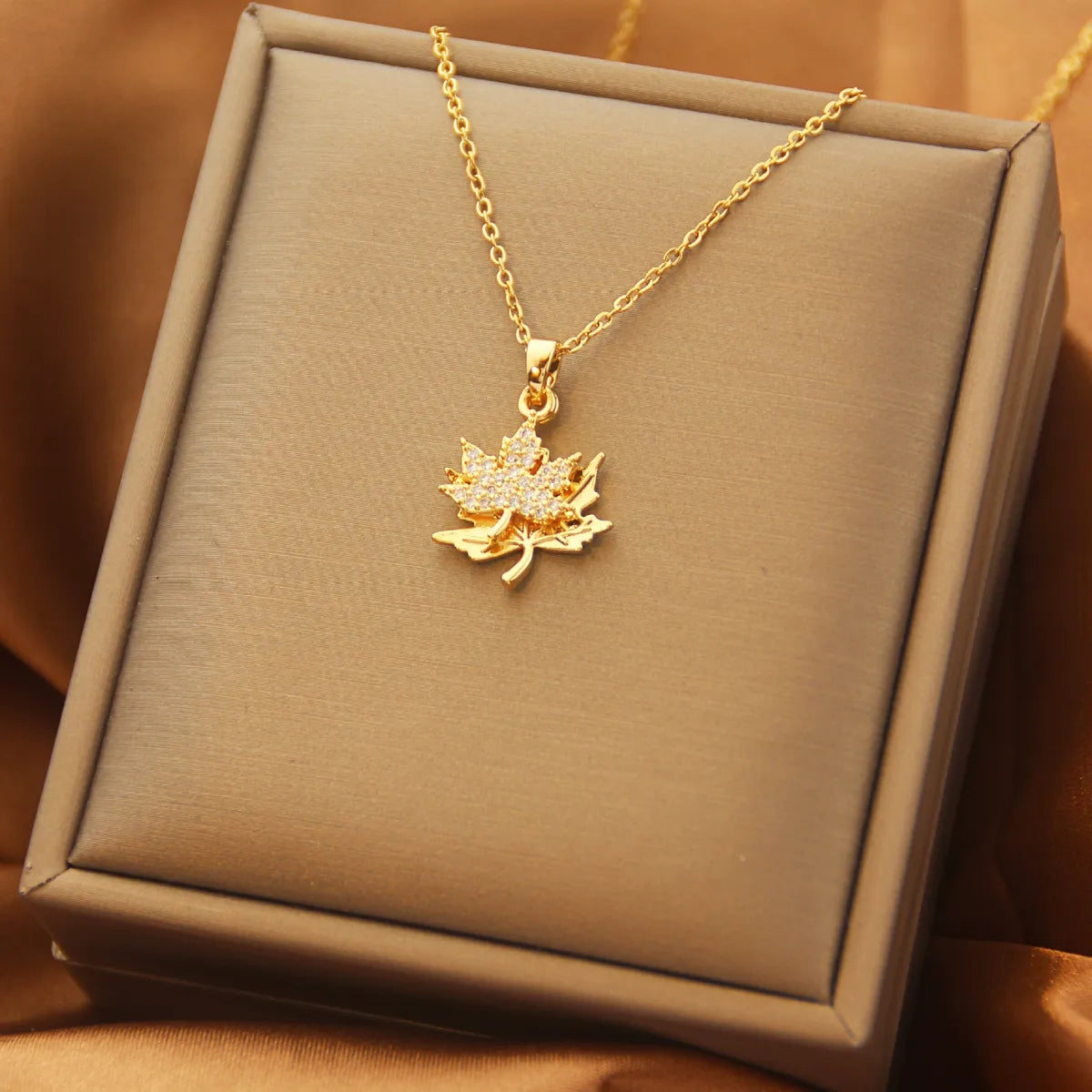 Elegant Animal Maple Leaf Heart Shape Titanium Steel Plating Inlay Zircon Pendant Necklace