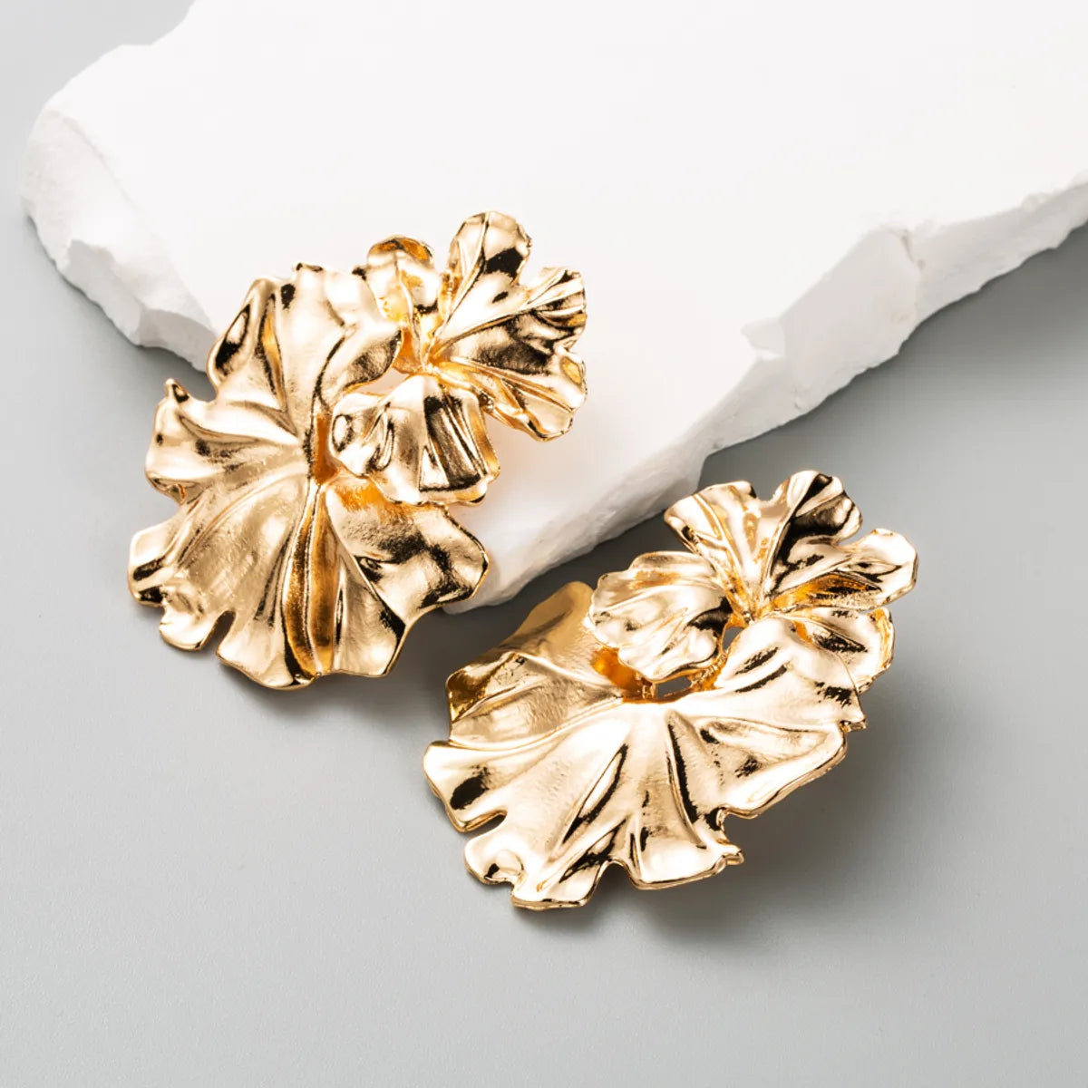 1 Pair Elegant Artistic Flower Plating Alloy Metal Gold Plated Silver Plated Drop Earrings