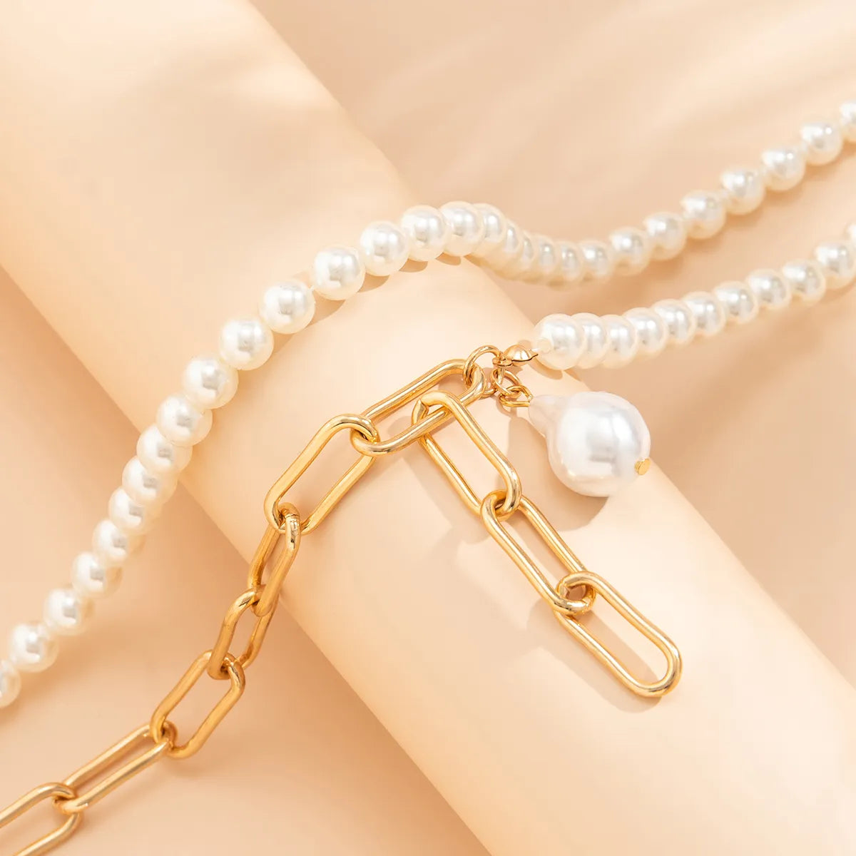 Elegant Baroque Style Irregular Imitation Pearl Metal Iron Patchwork Chain Women's Necklace