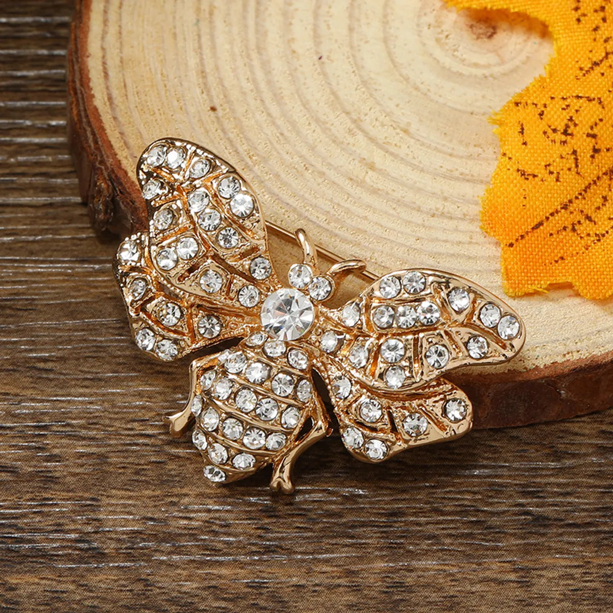 Elegant Bee Alloy Inlay Rhinestones Unisex Brooches 1 Piece