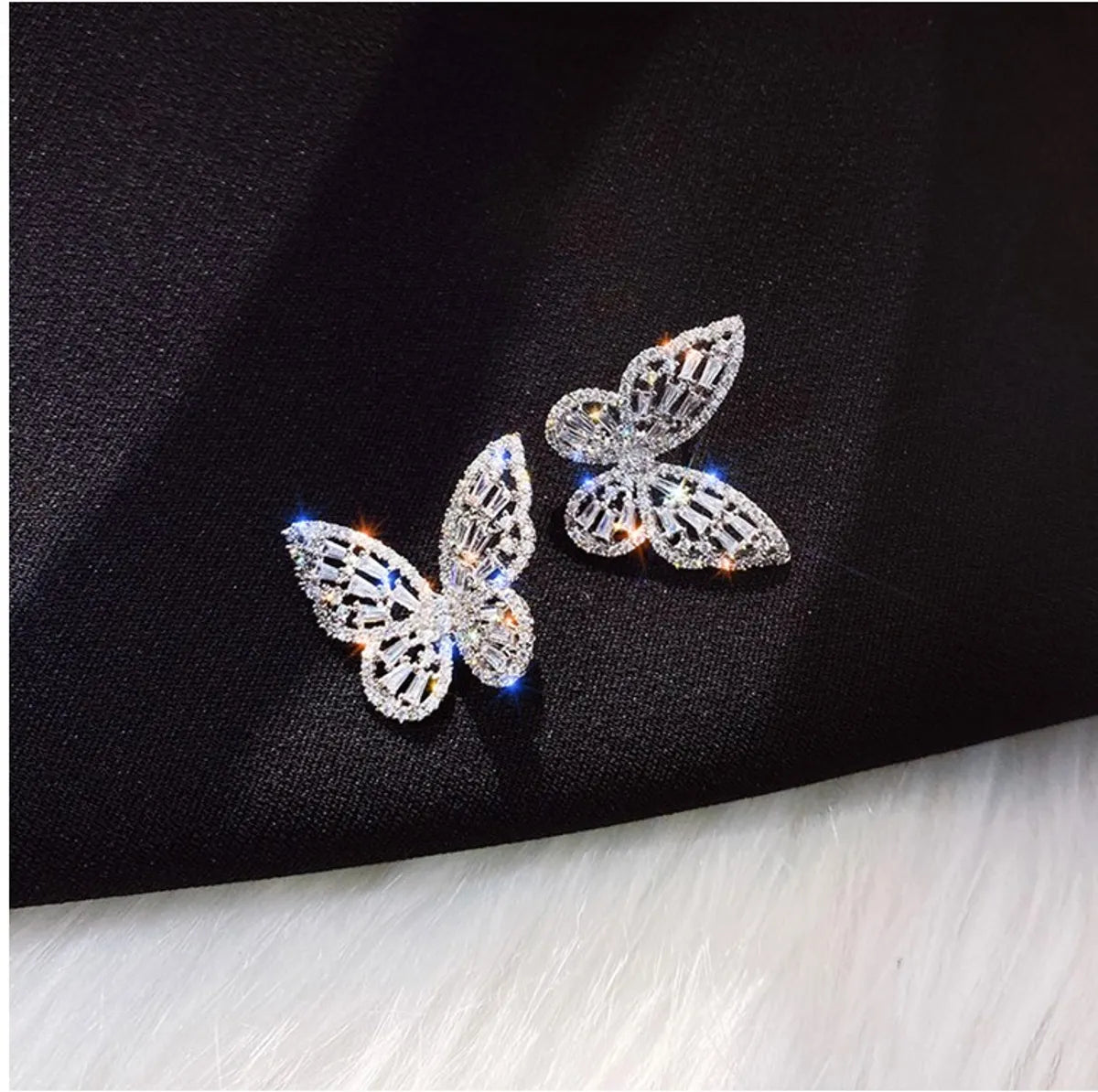 Elegant Butterfly Alloy Inlay Artificial Rhinestones Ear Studs 1 Set