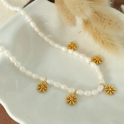 Elegant Chrysanthemum Freshwater Pearl Titanium Steel Beaded Plating 18k Gold Plated Necklace