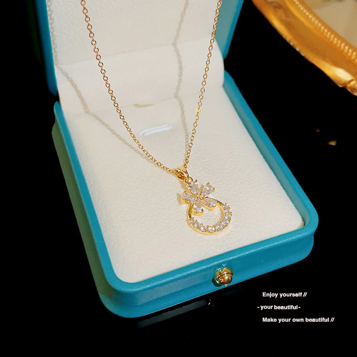 Elegant Circle Petal Titanium Steel Plating 18k Gold Plated Pendant Necklace