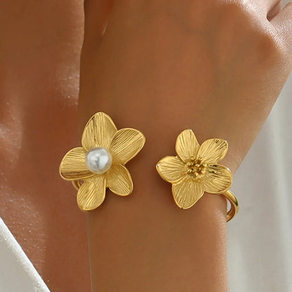 Elegant Classic Style Flower 201 Stainless Steel 18K Gold Plated Imitation Pearl Bangle In Bulk