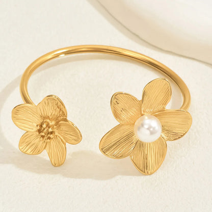 Elegant Classic Style Flower 201 Stainless Steel 18K Gold Plated Imitation Pearl Bangle In Bulk