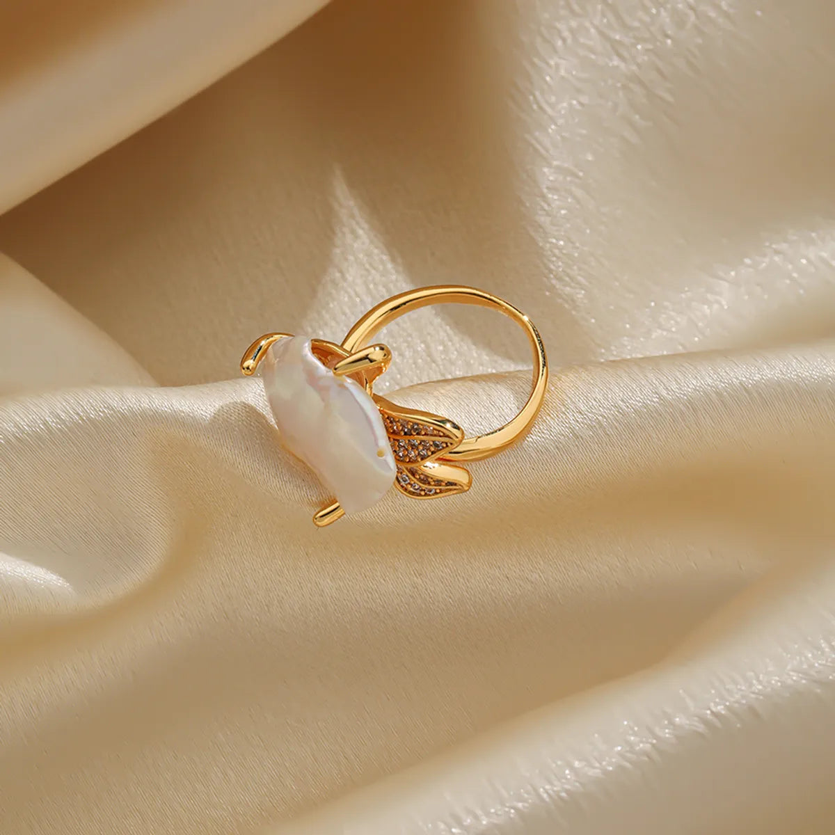 Elegant Classic Style Flower Copper Plating Inlay Freshwater Pearl Zircon 18k Gold Plated Rings