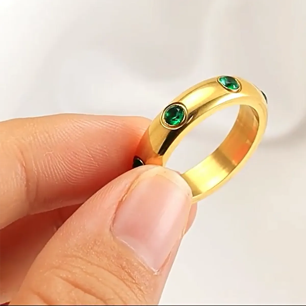 Elegant Classic Style Round Titanium Steel Polishing Plating Inlay Rhinestones 18k Gold Plated Rings