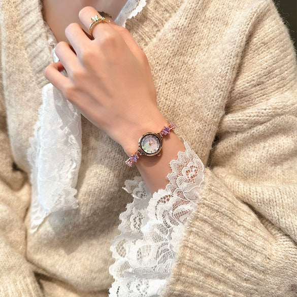 Elegant Crystal Alloy Bracelet Quartz Watch For Women With Round Dial