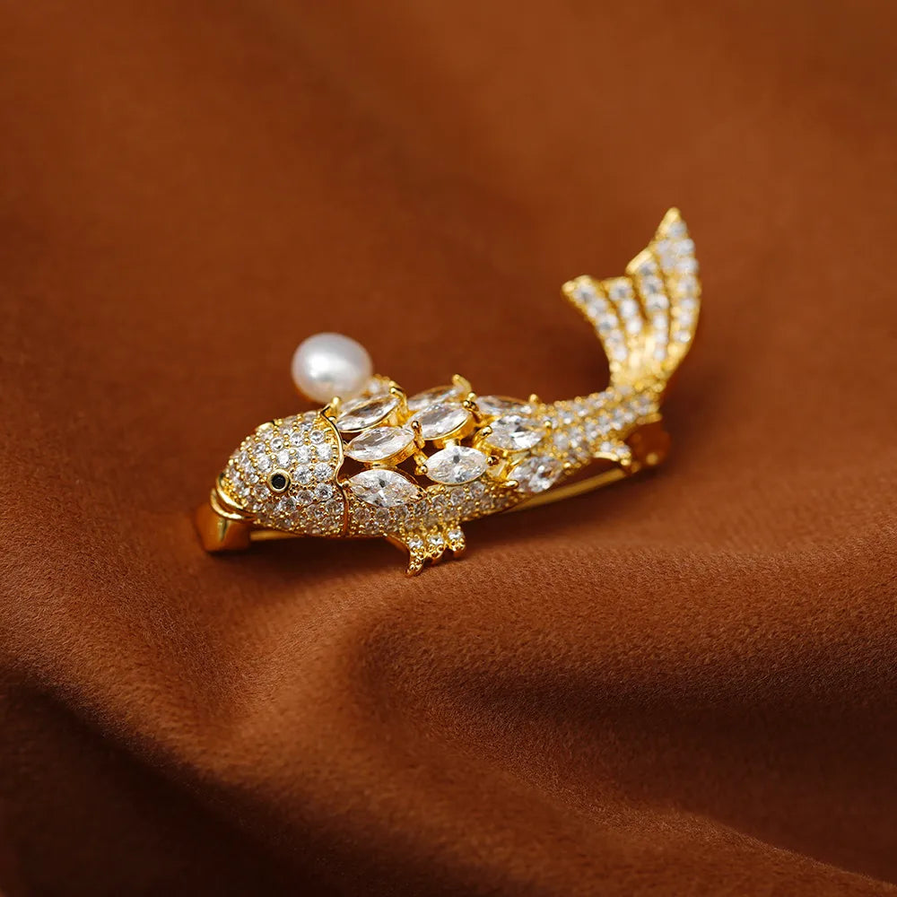 Elegant Cute Queen Carp Copper Inlay Pearl Zircon Women'S Brooches 1 Piece