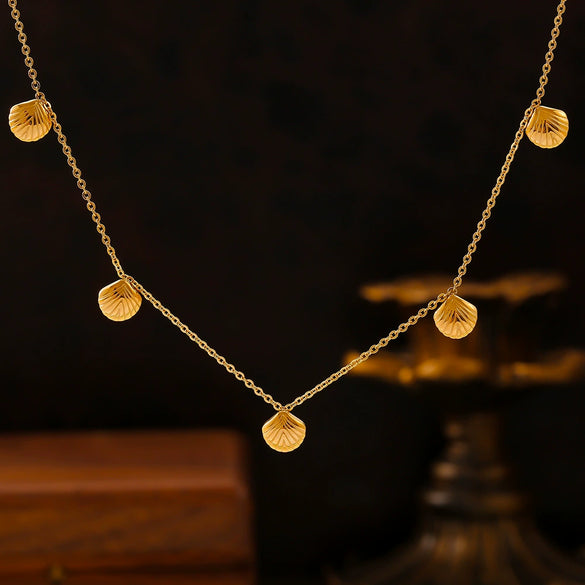 Elegant Fan Shaped Small Shell Pendant Clavicle Chain For Women Titanium Steel Plated 18K True Gold Electroplating Treatment Geometric Pattern