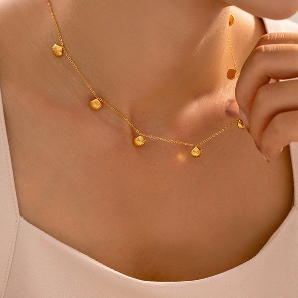 Elegant Fan Shaped Small Shell Pendant Clavicle Chain For Women Titanium Steel Plated 18K True Gold Electroplating Treatment Geometric Pattern