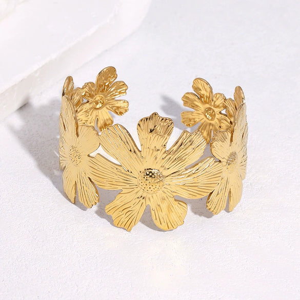 Elegant Floral Stainless Steel Bracelet For Women Gold Electroplated Waterproof Non Fading Luxury Style