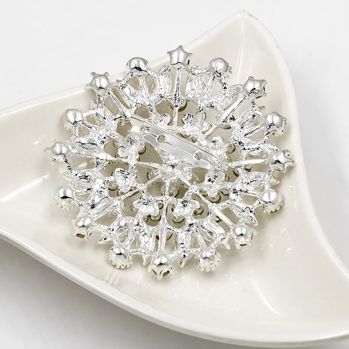 Elegant Flower Alloy Inlay Zircon Women'S Brooches