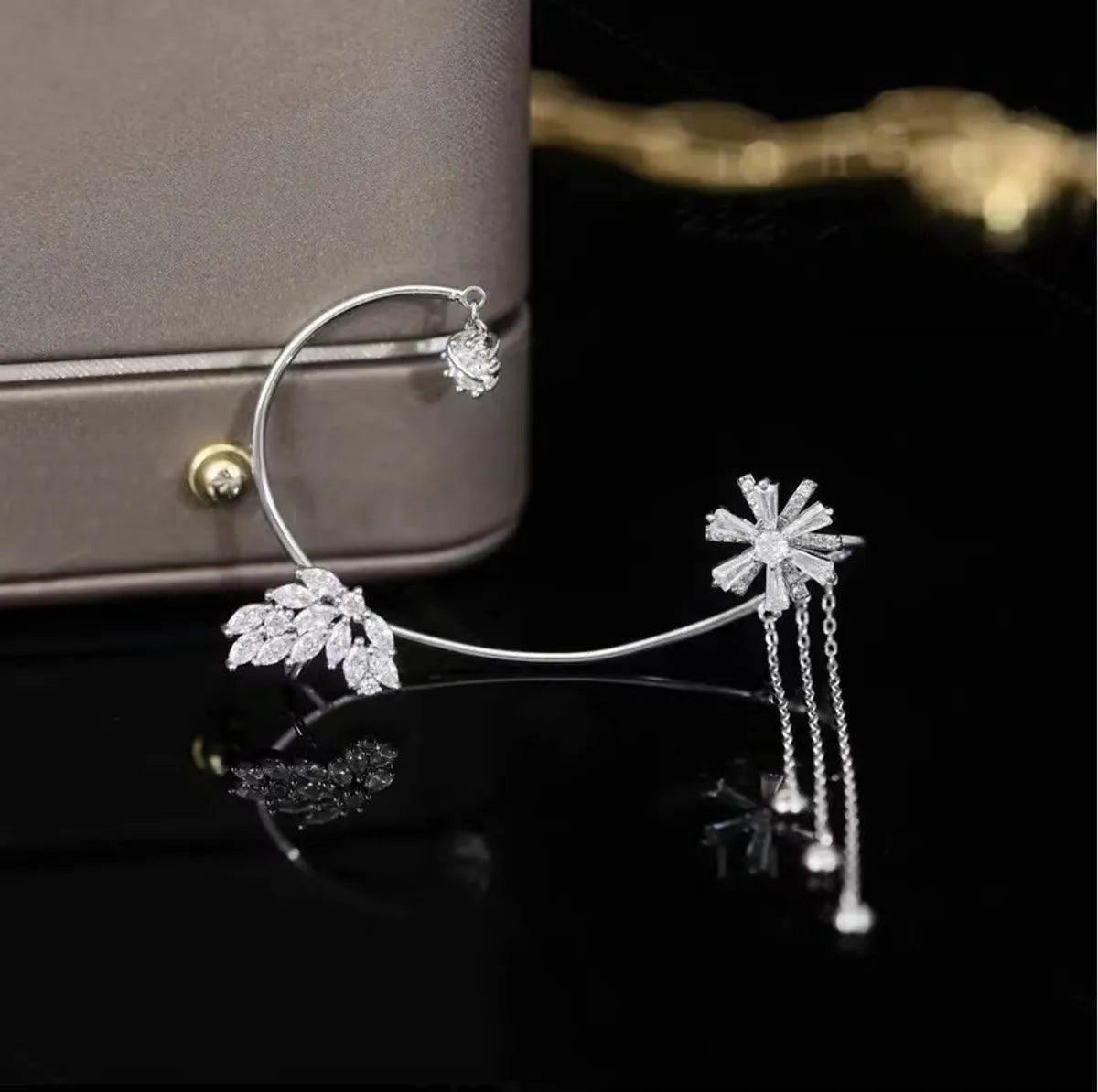 Elegant Flower Alloy Tassel Plating Inlay Rhinestones Women's Ear Clips