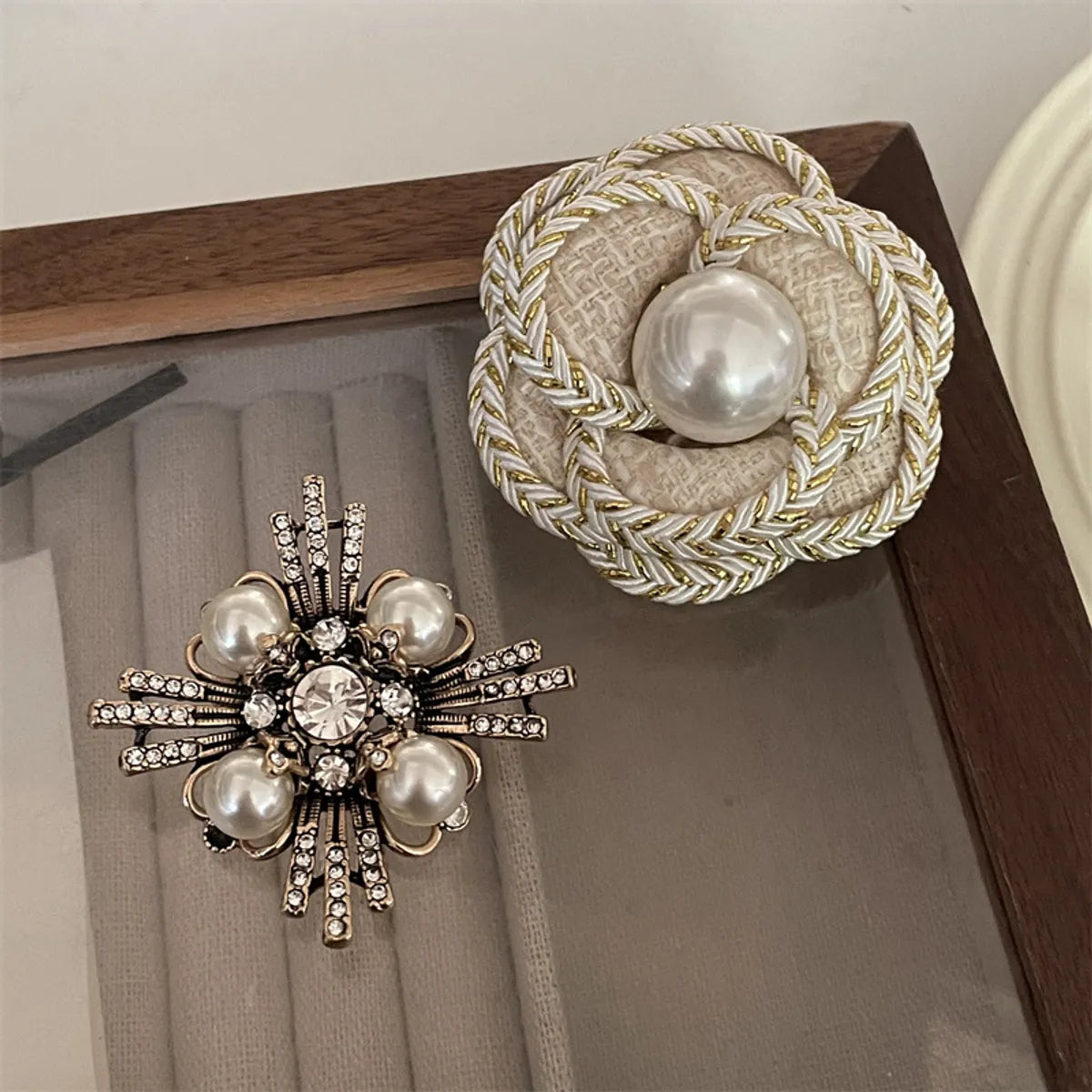 Elegant Flower Imitation Pearl Plating Women'S Brooches