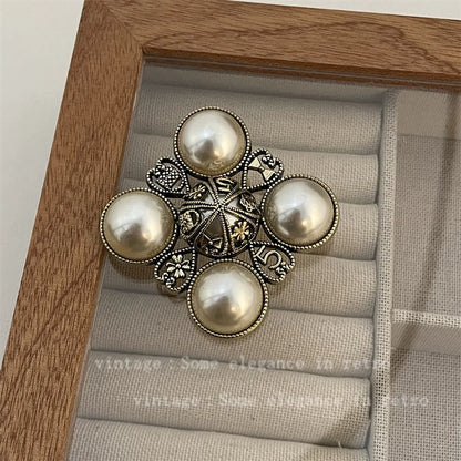 Elegant Flower Imitation Pearl Plating Women'S Brooches