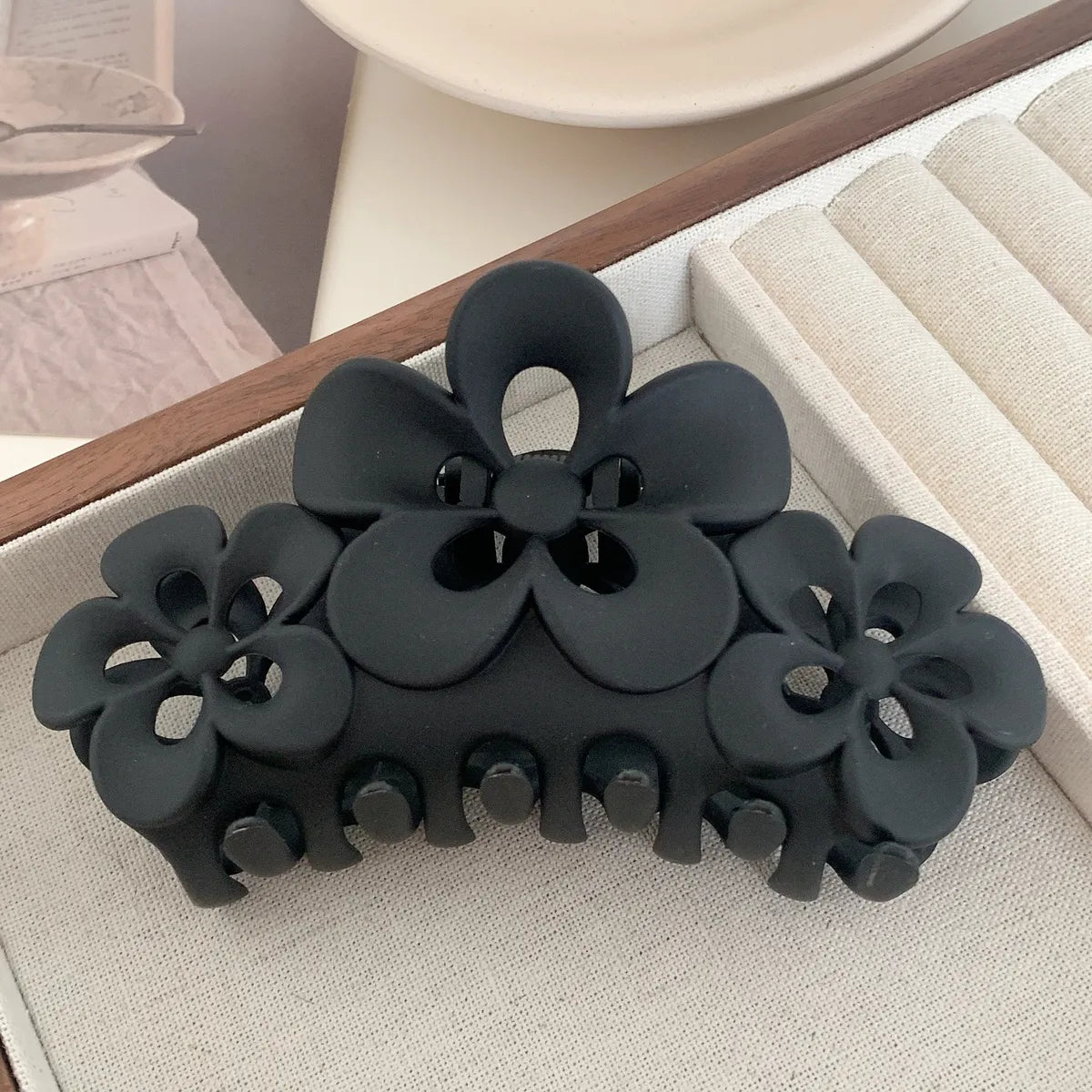 Elegant Flower Plastic Hair Claws